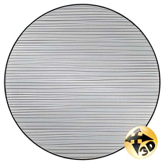 Sølv cirkel med vandrette linjer og lille logo i hjørnet.