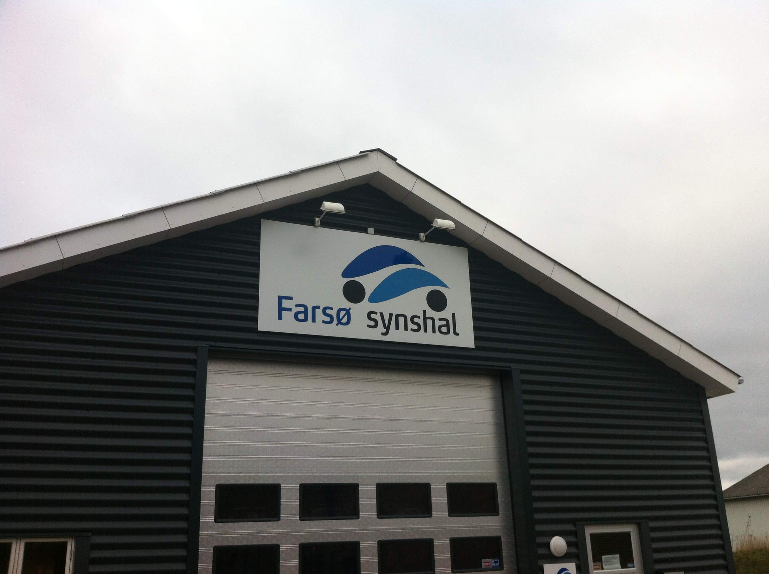 Firkantet facadeskilt med print