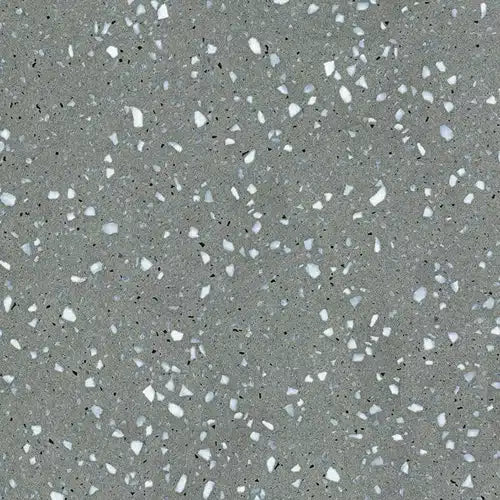 Grå baggrund med spredte hvide og lysegrå pletter, glat marmoreret tekstur.