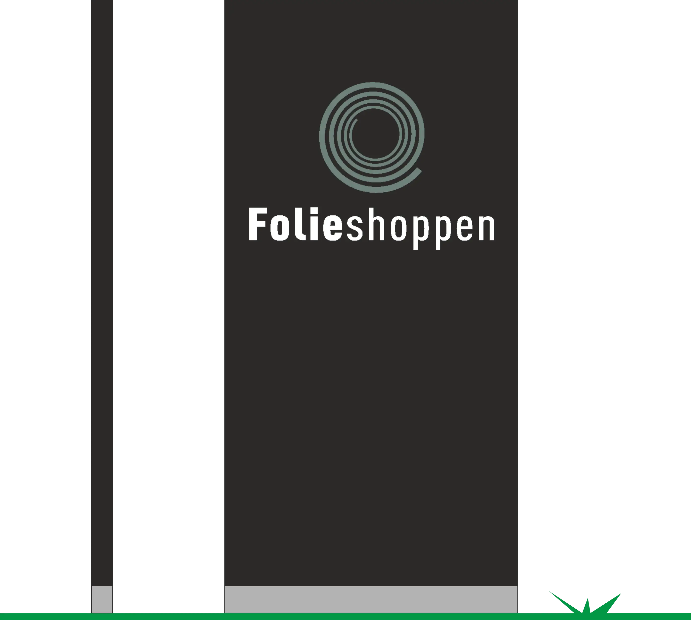 Høj, rektangulær skiltepylon med lys tekst på mørk baggrund.