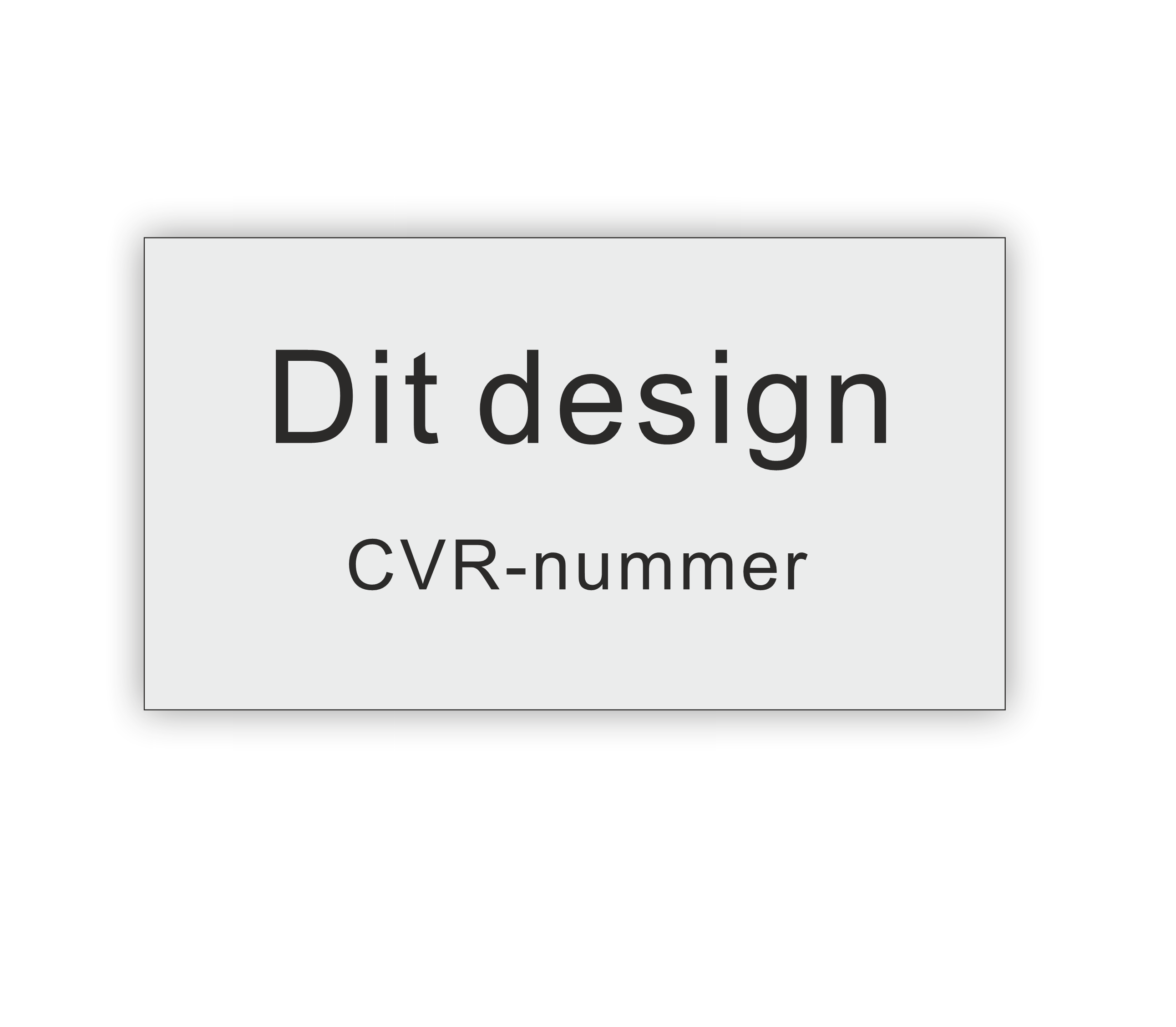 Rektangulær skilteplade med teksten "Dit design" og "CVR-nummer" i sort på hvid baggrund.