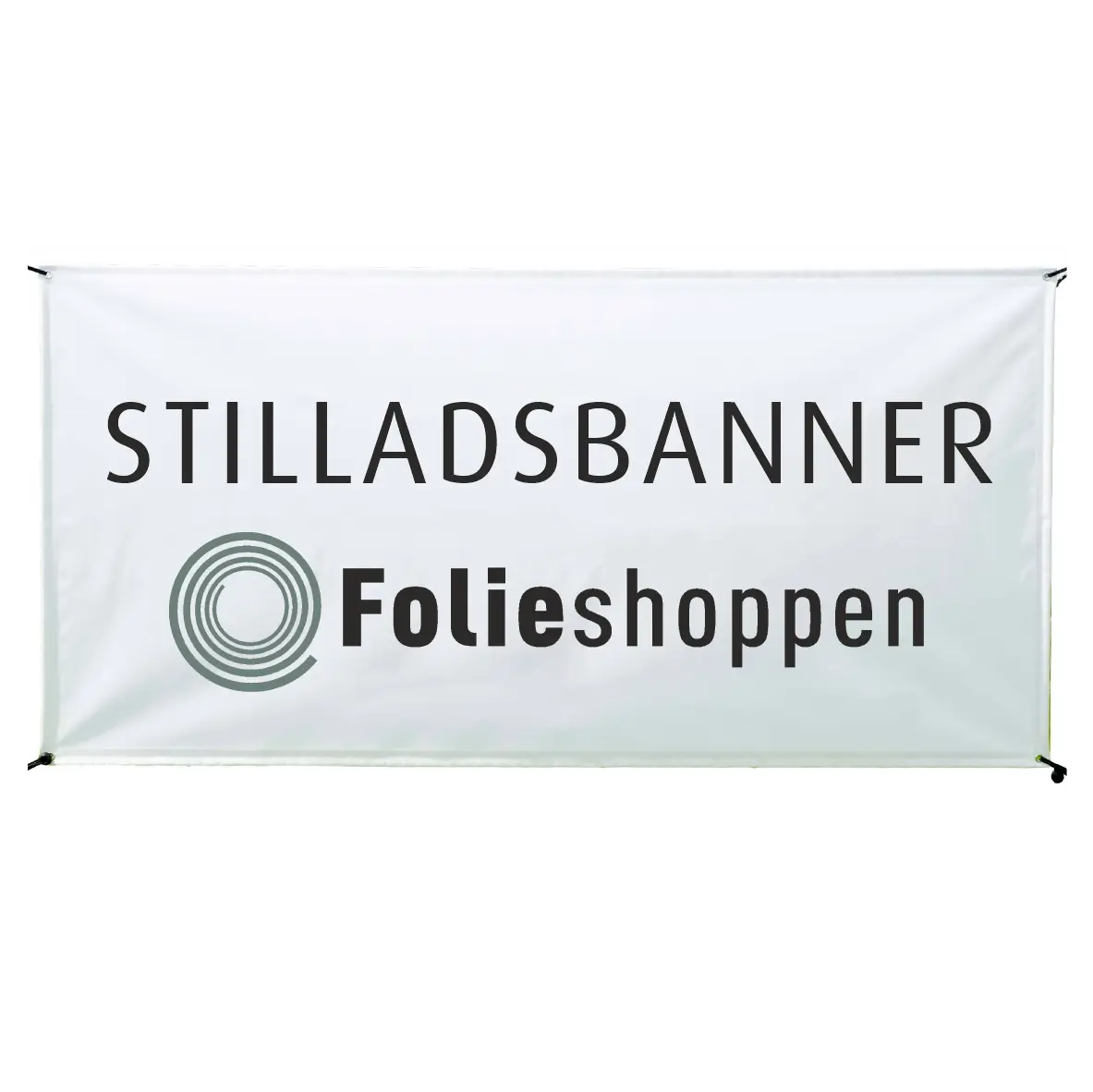Hvid meshbanner med sort tekst "STILLADSBANNER", logo og metaløjer i hjørnerne.