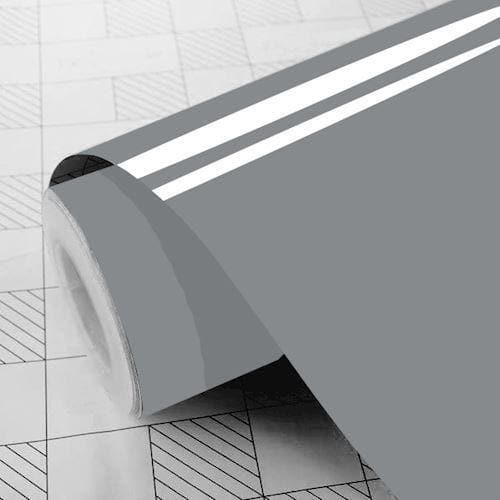 Blank telegrey folie, glat og reflekterende, rulleformat, delvist udrullet.