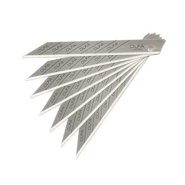 Sæt af 30° knivblade i vifteform med "Olfa" branding synlig på hver enkelt.