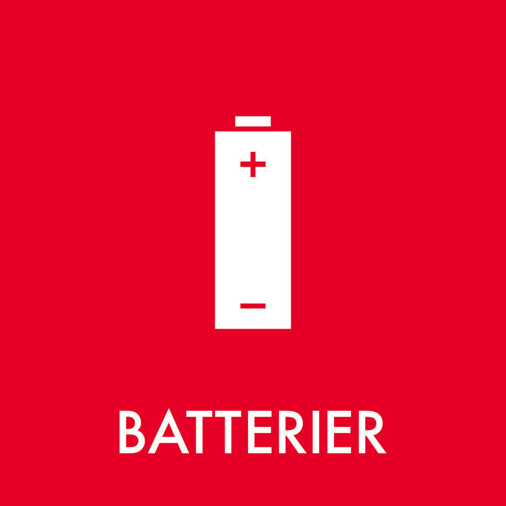 Rødt klistermærke med hvidt batteriikon og teksten "BATTERIER" for affaldssortering af batterier.