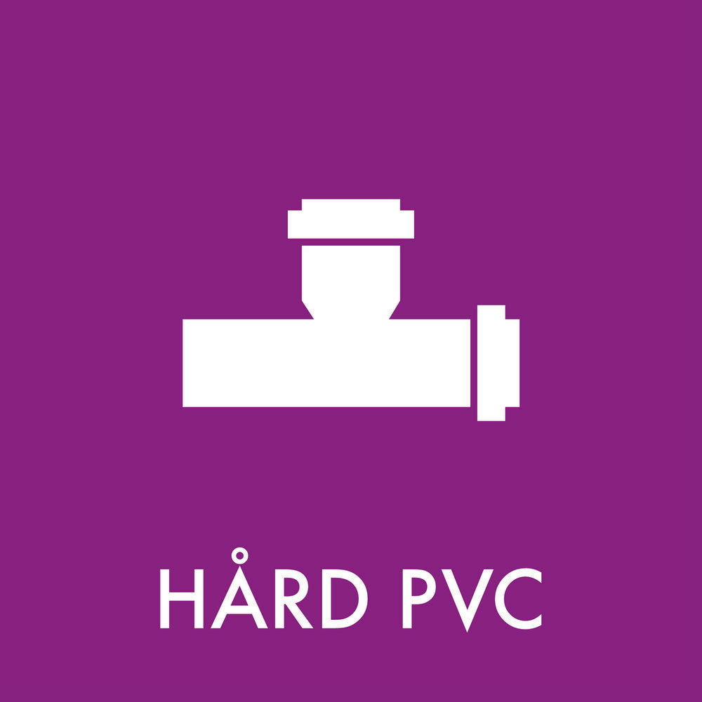Lilla baggrund med hvidt rørikon og teksten "HÅRD PVC" i hvid skrift.