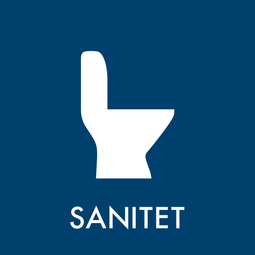Blå baggrund med hvidt toiletikon og teksten "SANITET" i hvide bogstaver.