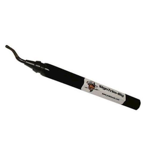 Håndværktøj med slankt, buet metaltip og lang etiketmærket greb "SignTrim Big" for manøvredygtighed.