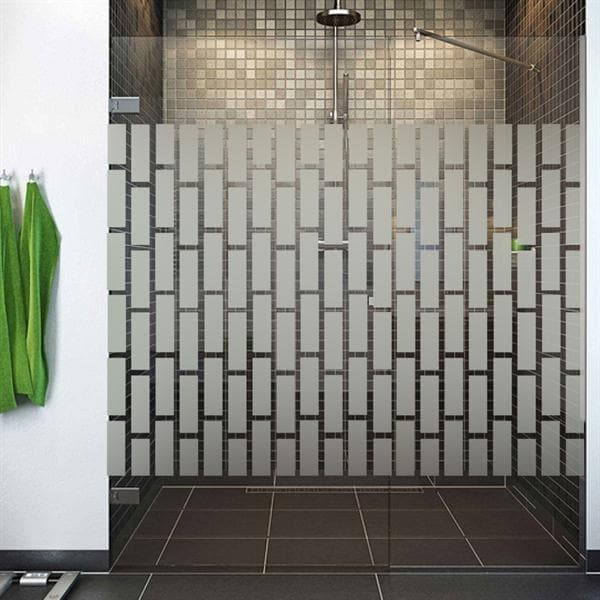 Sandblæst glas med rektangulært mønster, moderne look til bruseniche, 120 cm bred.