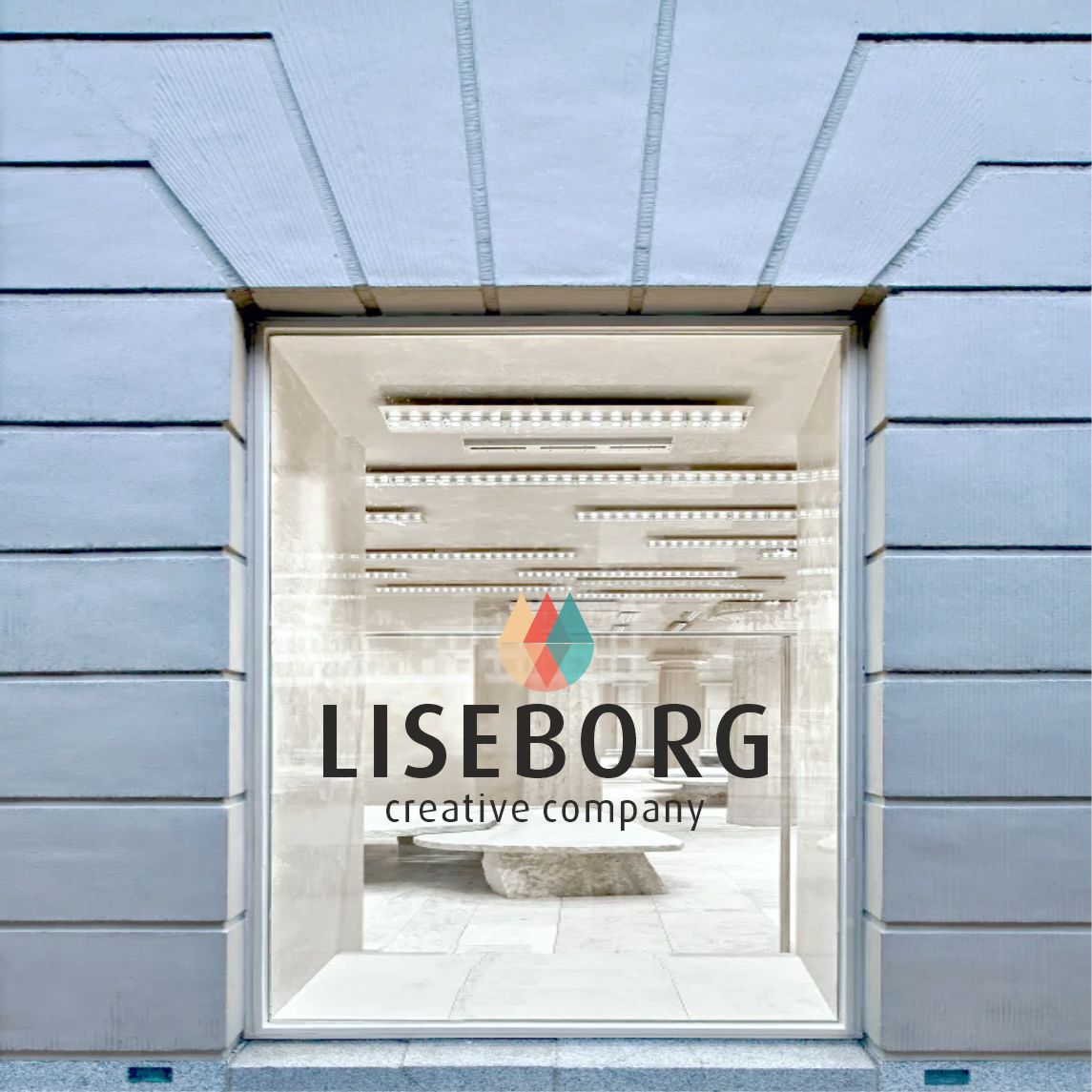 Butiksvindue med figurskåret folie, logo og tekst: LISEBORG creative company.
